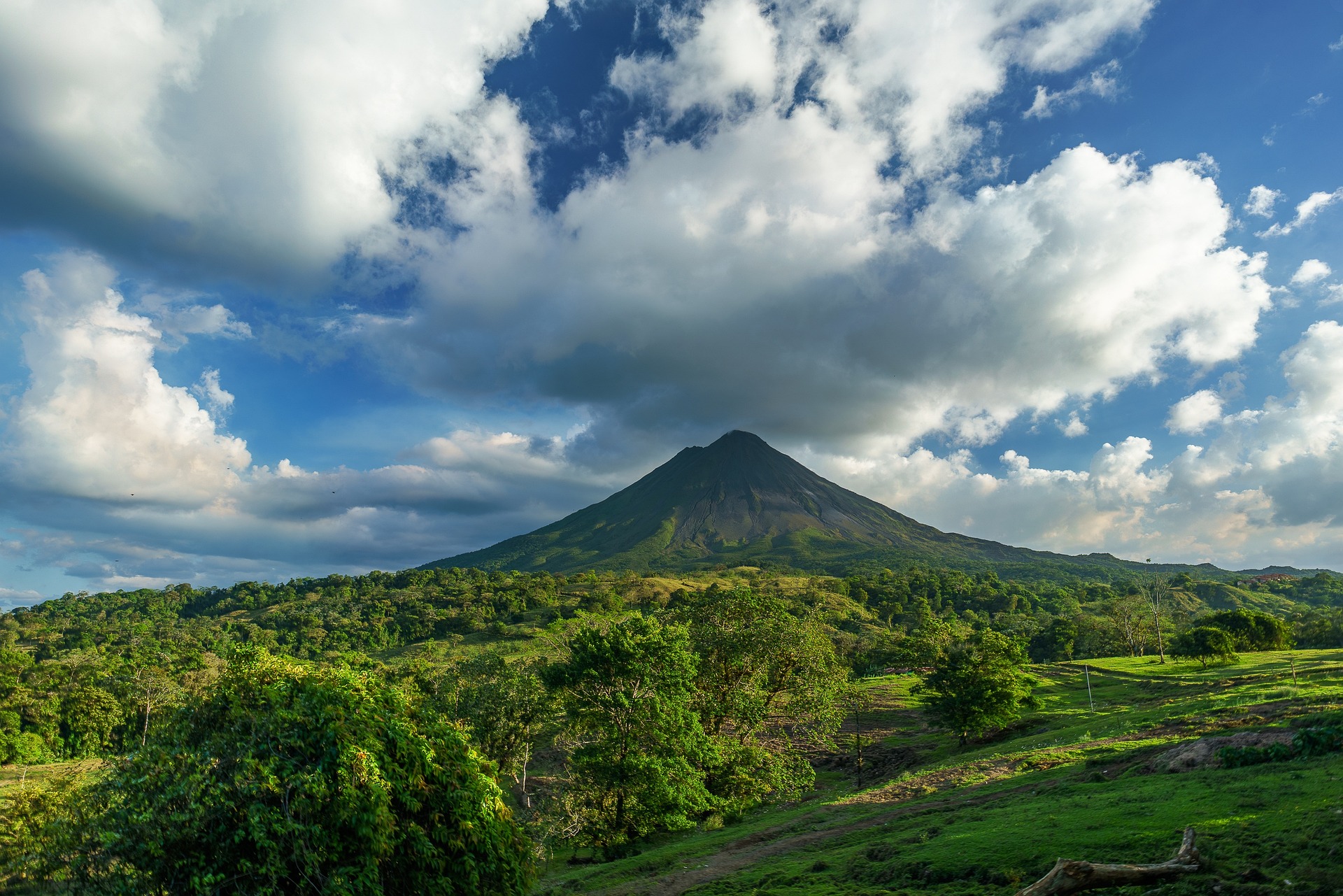 costa_rica_volcano costa_rica_volcano